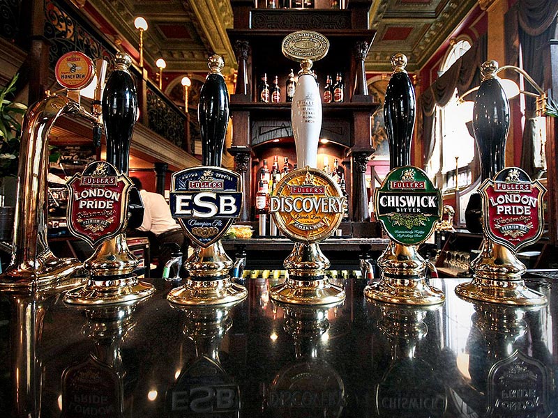 Пабы в Англии массово закрываются