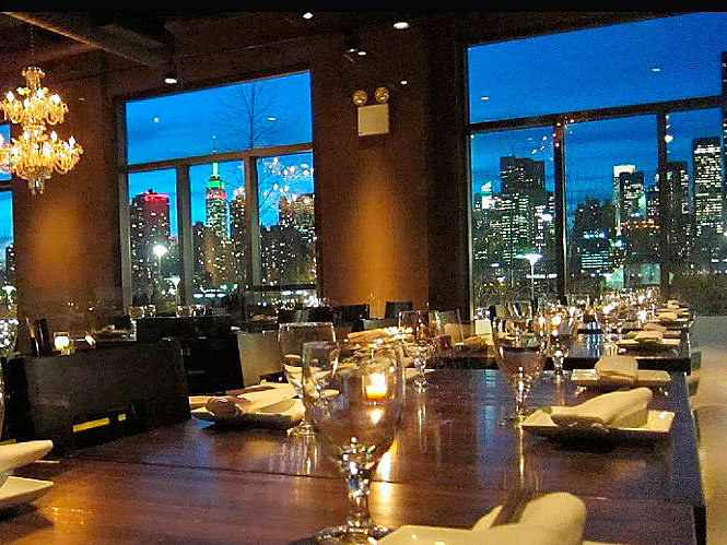 В Нью-Йорке повысили минимальную зарплату. Рестораторы сокращают сотрудников