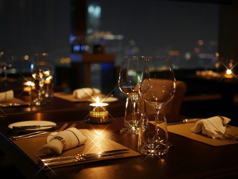 После введения системы QR-кодов выручка кафе и баров сократилась