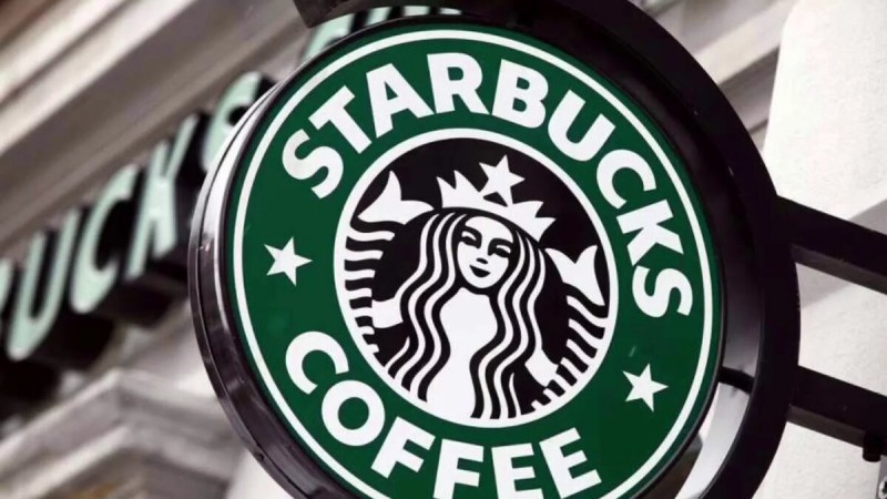 Starbucks обязал своих сотрудников вакцинироваться