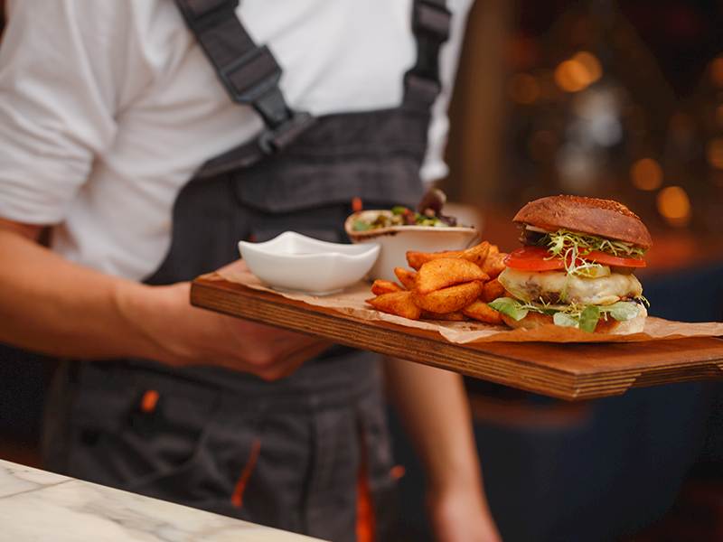 В Татарстане свыше 8400 предприятий общепита и торговли возобновили работу