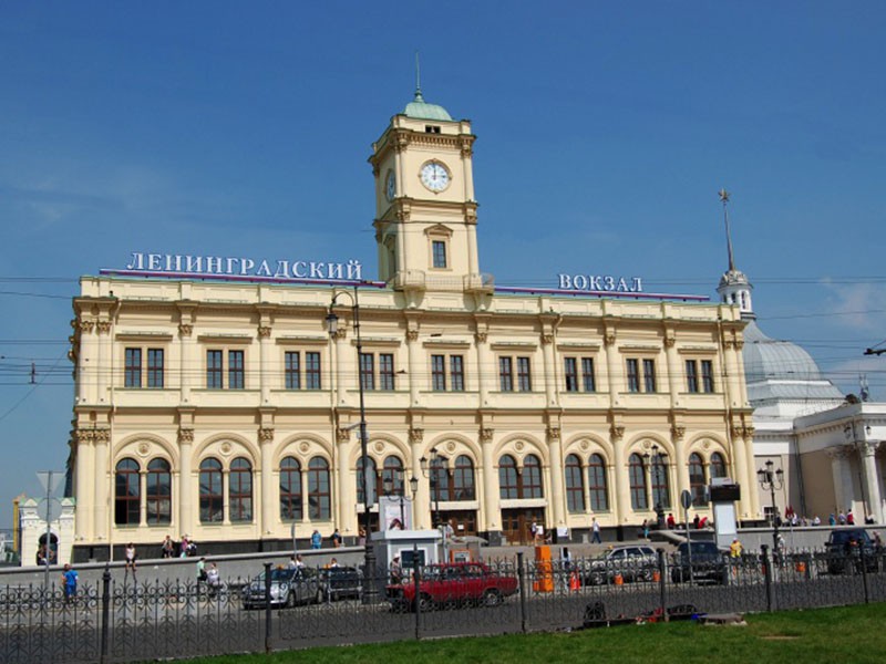 На вокзалы Москвы привлекут точки общепита