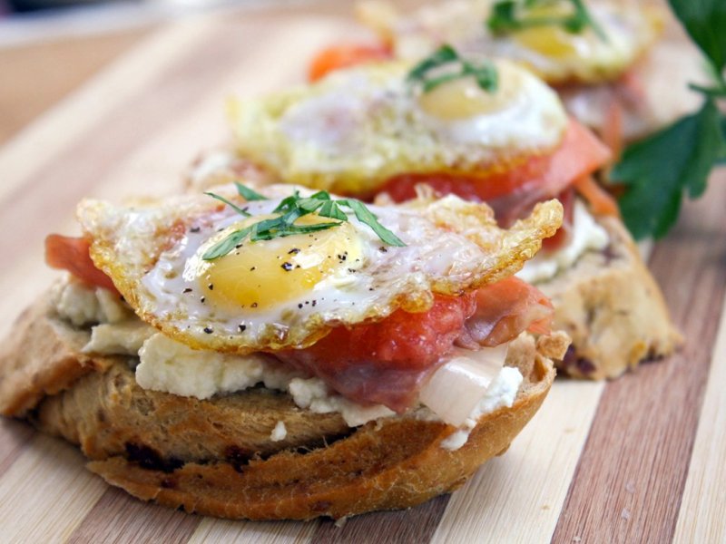 Россияне любят, когда в блюдах много сыра, и предпочитают острую пищу