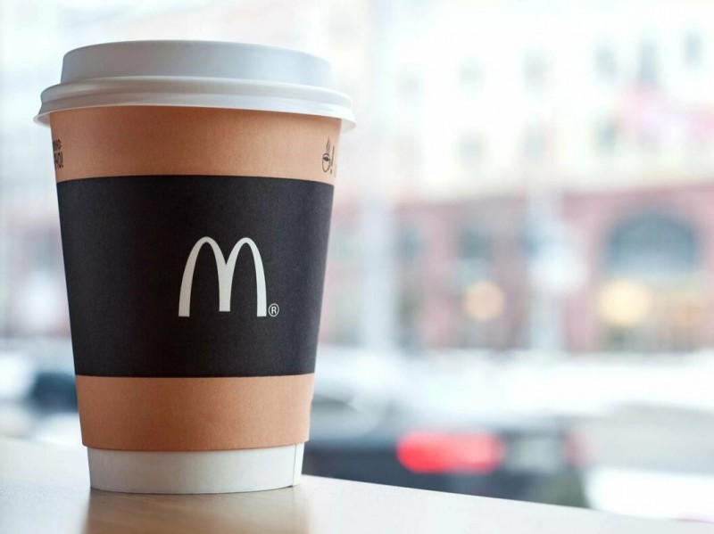 В Макдоналдсе появятся многоразовые стаканчики для напитков
