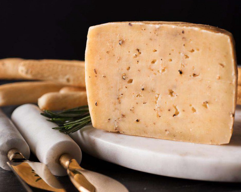 «Менестрель» остается в России