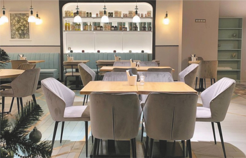 Эксклюзивный материал и сотни стульев в день:  в чем преимущество  мебели для ресторанов?