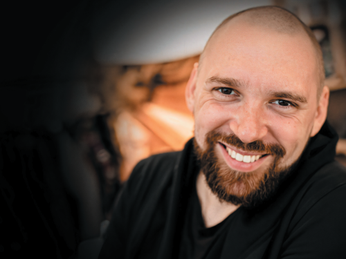 Роман Иванов. Компания Mr. Murka. Счастливый бармен в культовом фартуке: история компании Mr. Murka