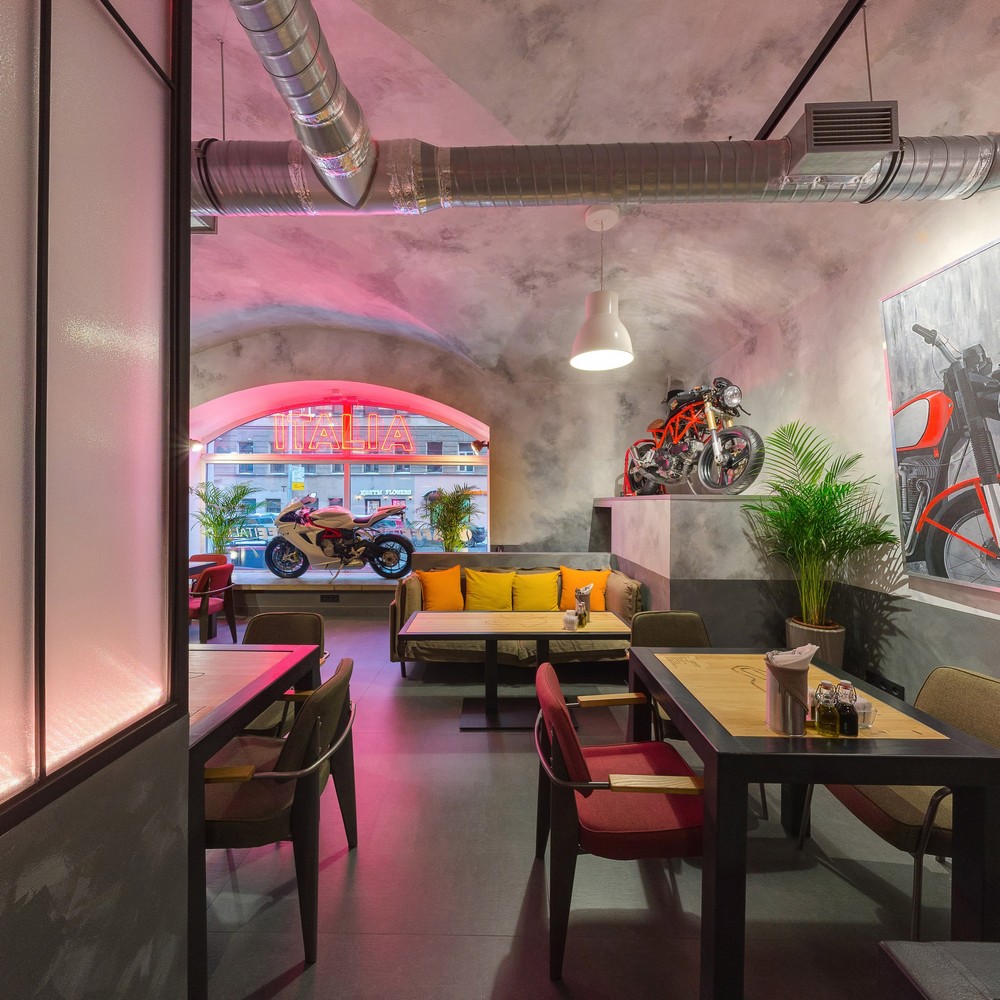 Caffe Italia. Зал Ducati