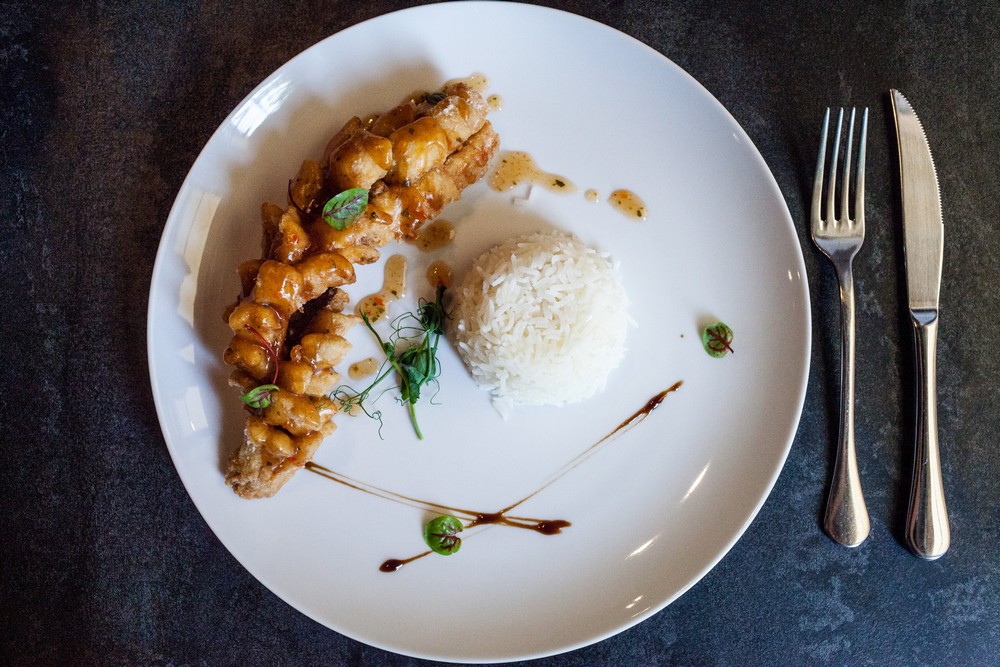 Балтийский судак в кисло-сладком соусе