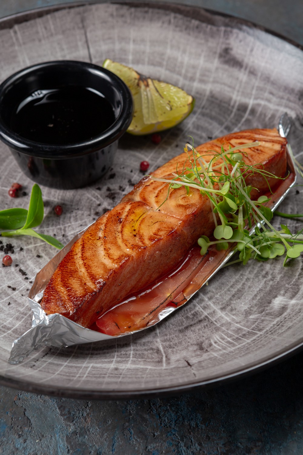 Паруса на море