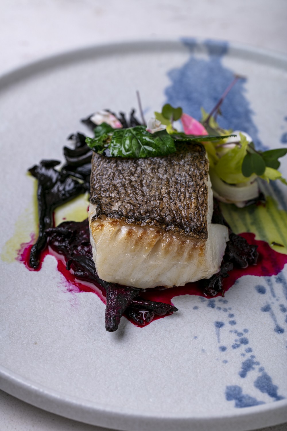 Палтус, подкопченный на крымской лаванде, печеная молодая свекла, мангольд, соус из кинзы 