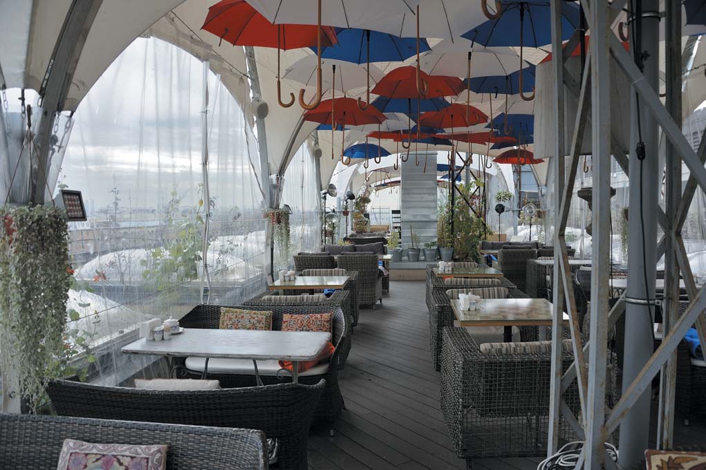 Терраса ресторана «Чайхона №1» стала местом для семейного отдыха и деловых встреч