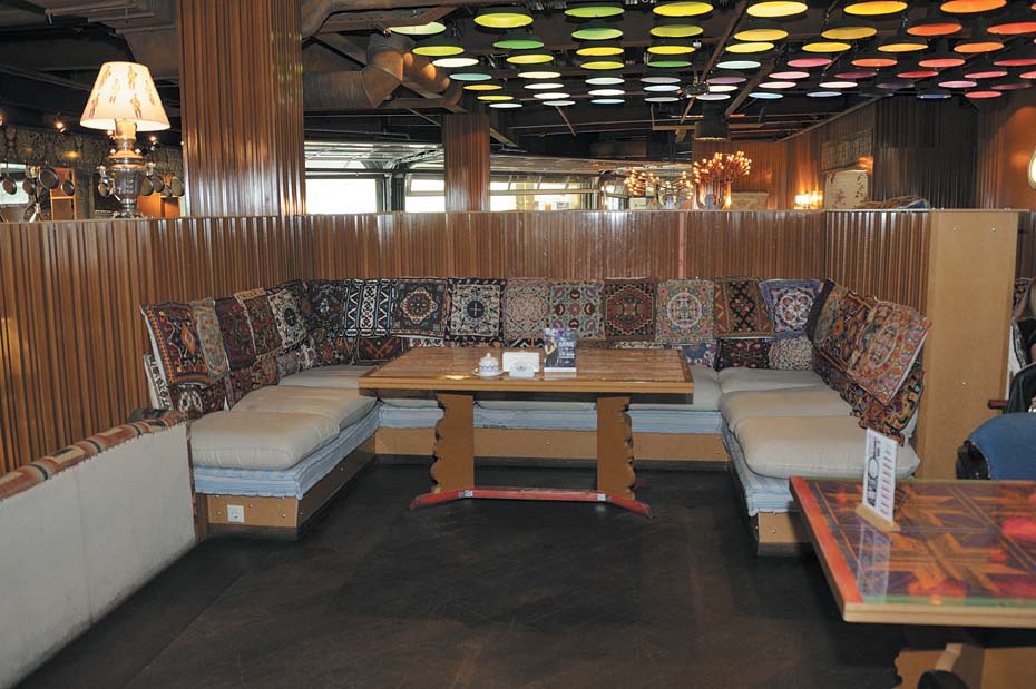 Восточные мотивы в интерьере — часть концепции ресторана «Чайхона №1»