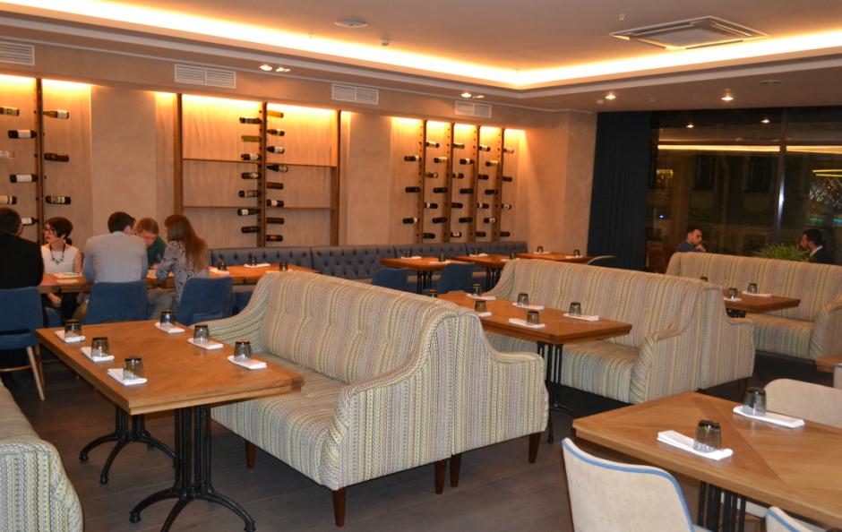 "Френдли-зал" в нордическом стиле в ресторане "Телячьи нежности"