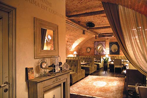 Когда-то здесь был неуютный подвал…