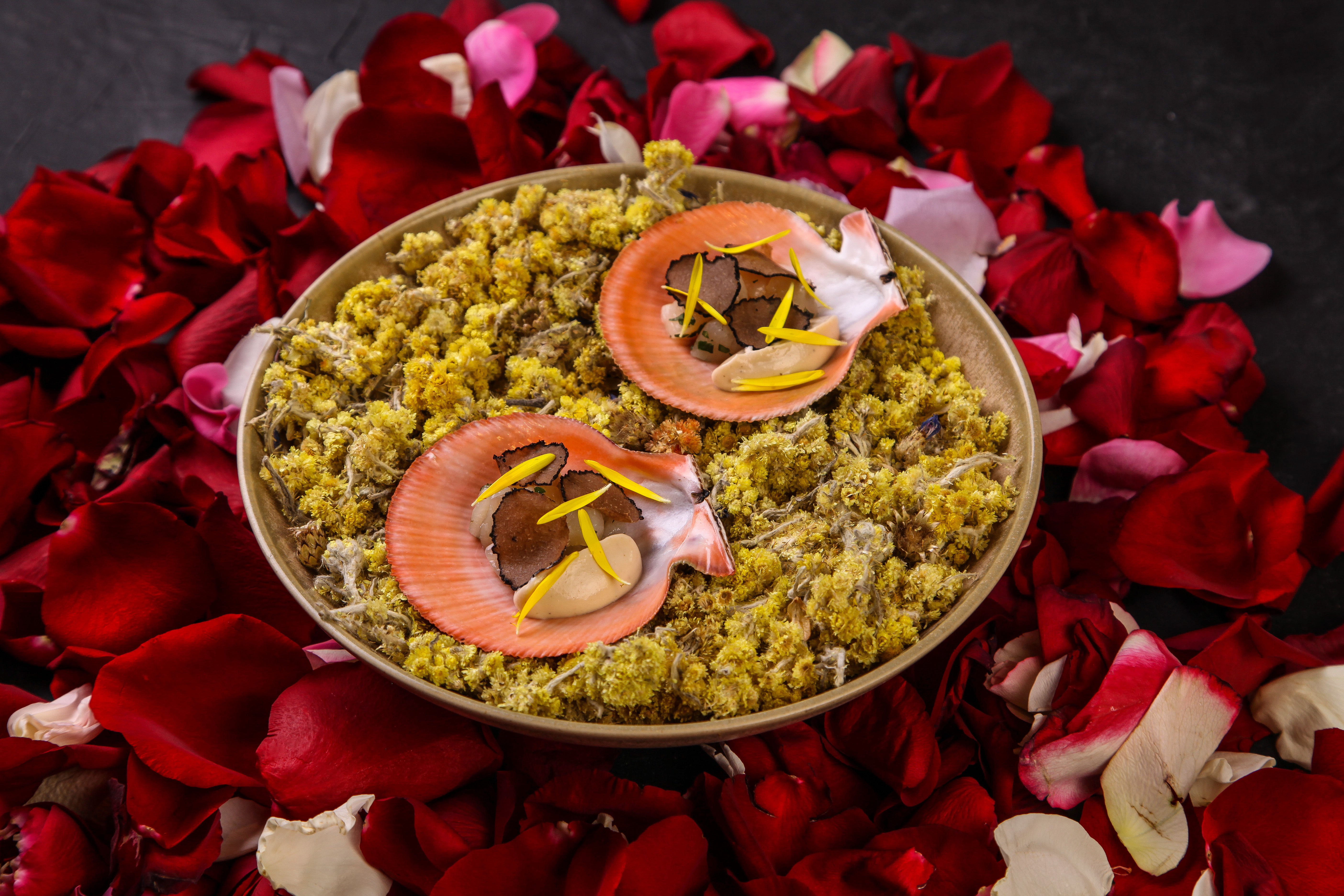 Гребешок, соус муслин из цветной капусты и трюфель