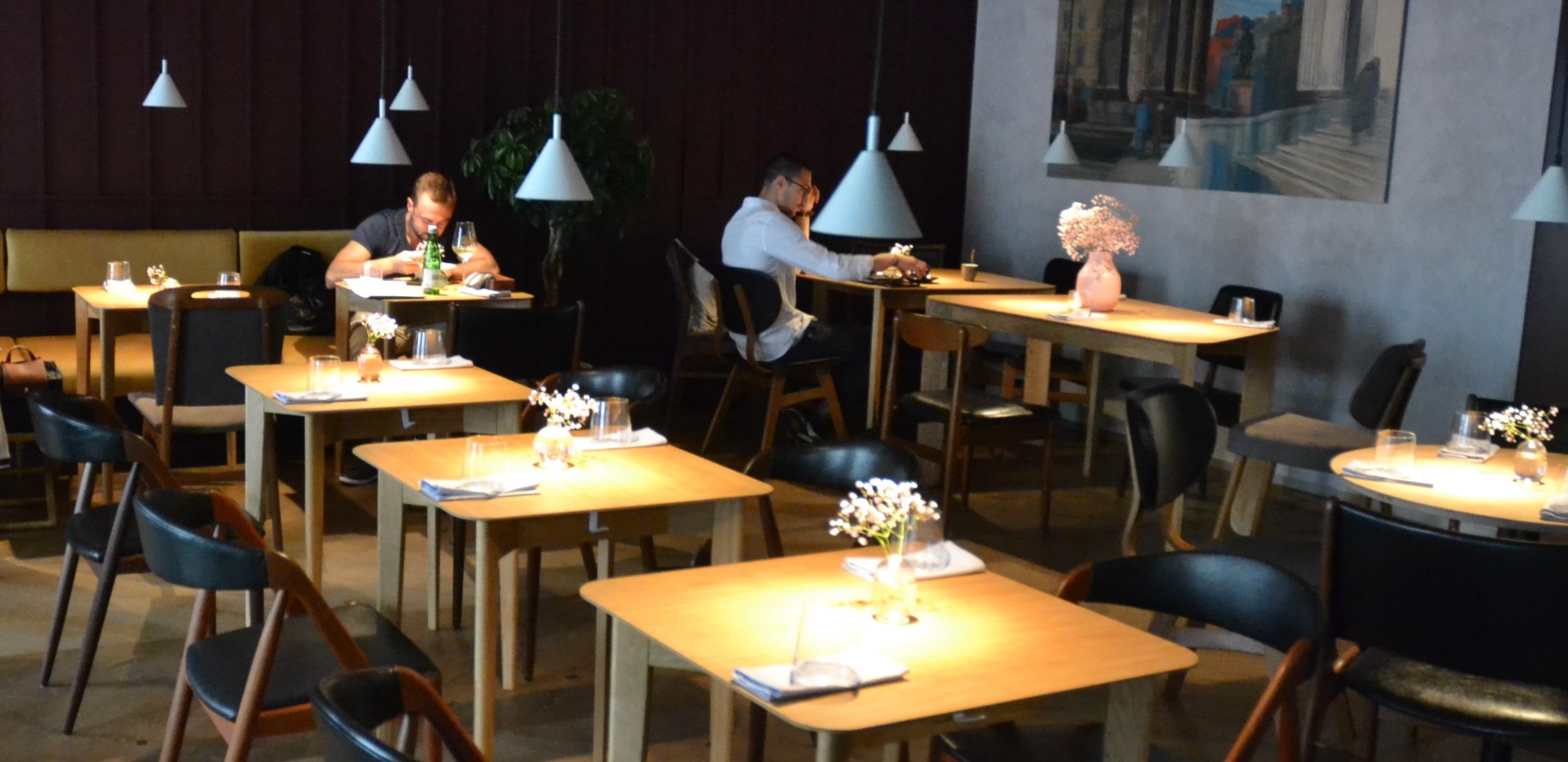 В зале 35 посадочных мест