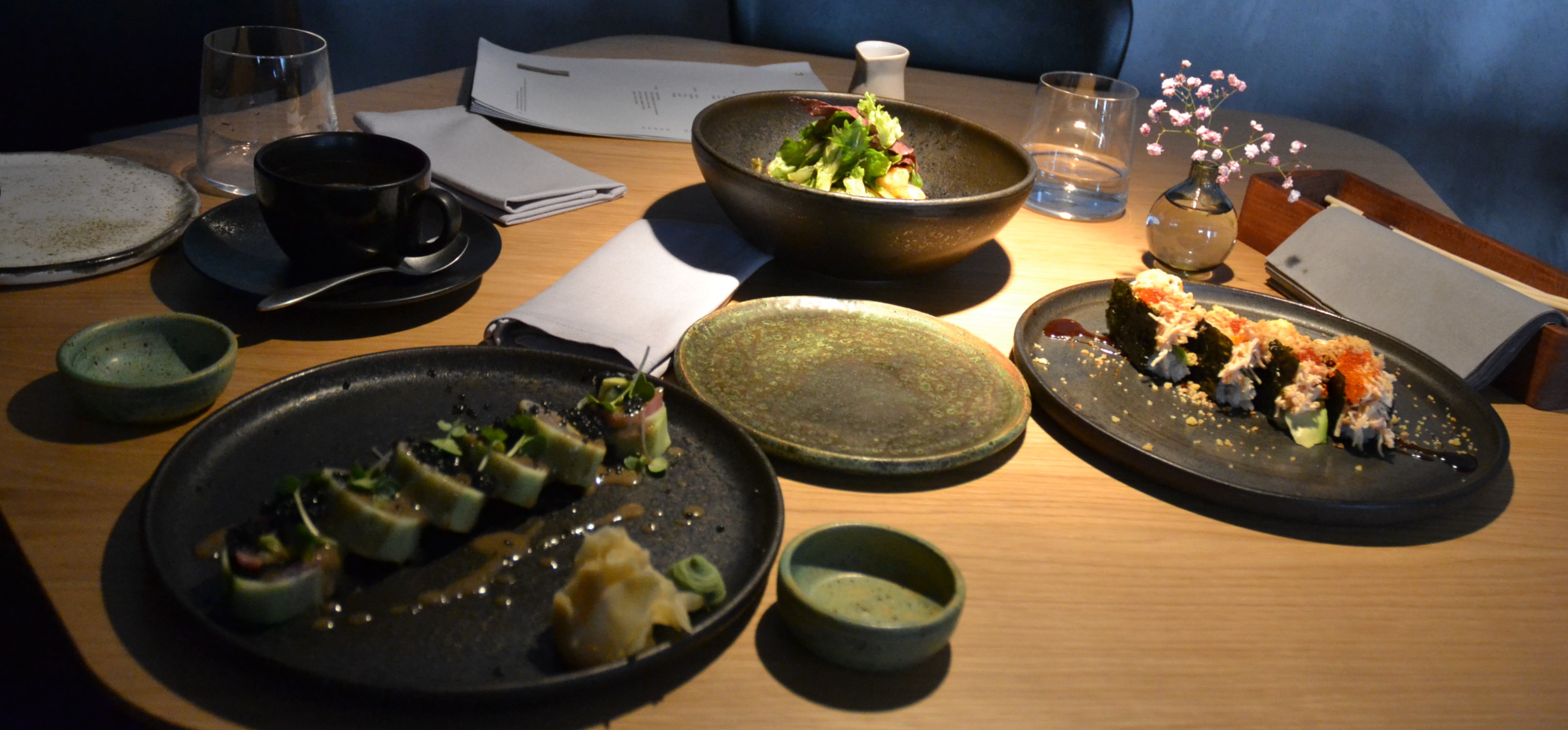 Авторская японская кухня, сочетает в себе классические ингредиенты с нетипичными