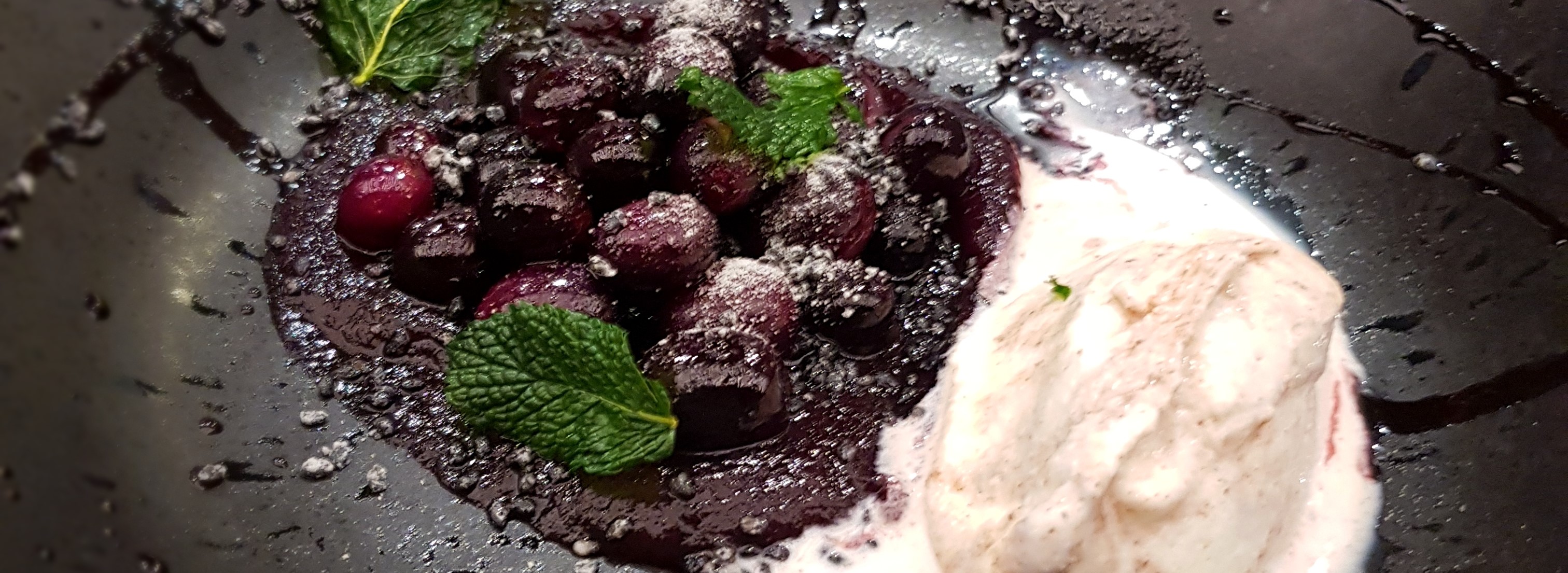 Глинтвейн с мраморным мороженым