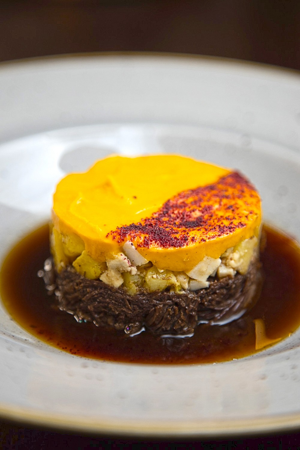 Медведь томленый в солоде с жженой тыквой и калеными яйцами