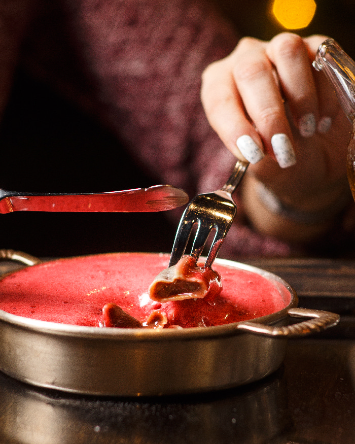 Пельмени с шоколадом и пеной из вяленной вишни