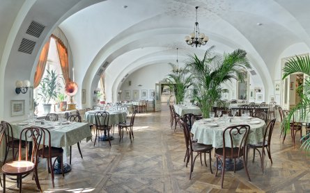 Ресторан "Русская рюмочная №1" на Конногвардейском бульваре в Петербурге