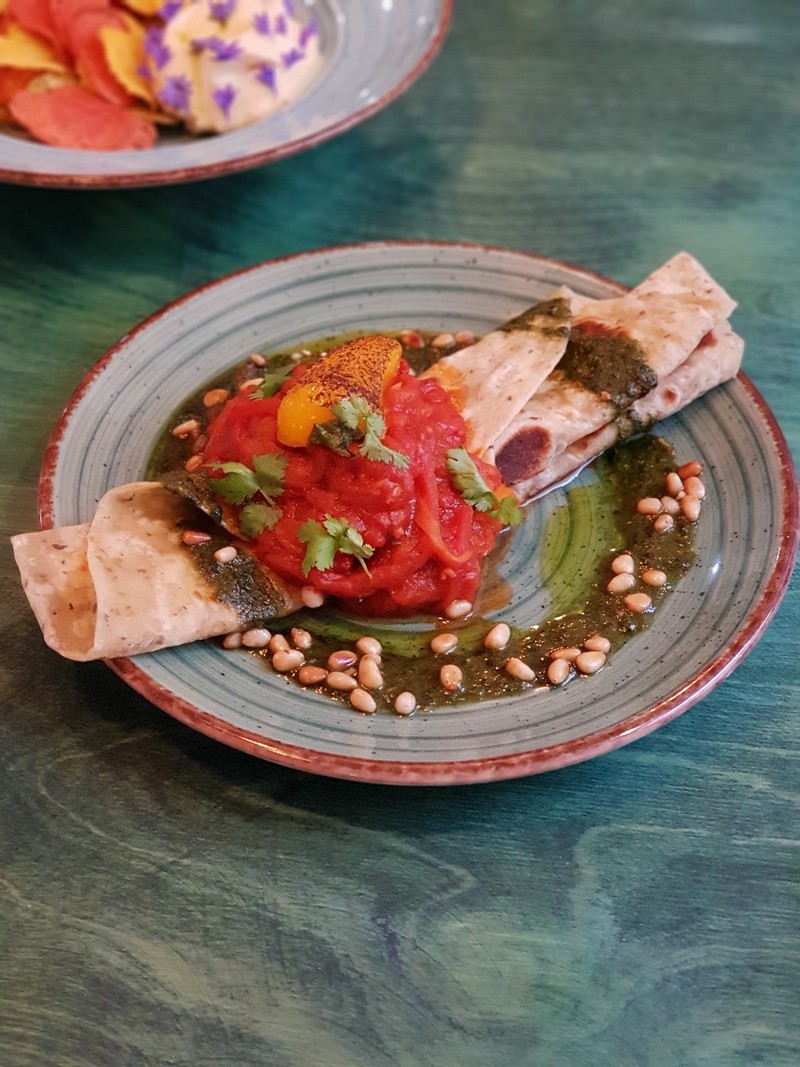 Лечо с лепешкой Роти Прата