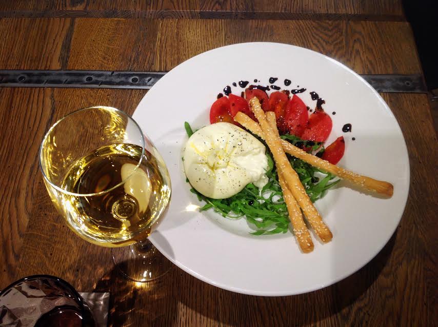 Вариант подачи сыра буррата