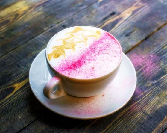 Одна из основных задач компании — образование гостей, рассказывать им о том, какой путь кофе проходит от фермера в Колумбии, Эфиопии, Бурунди или Кении до чашки в «Даблби»