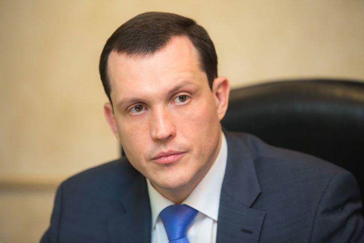 Префект ЦАО Москвы Владимир Говердовский посоветовал владельцам заведений у Патриарших прудов ограничить время работы