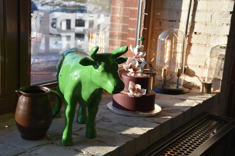 Для ресторана "Ферма Бенуа" взята за основу концепция молочной фермы