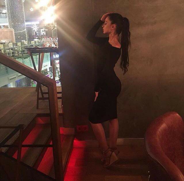 Та самая хостес — виновница горячих обсуждений подписчиков Сергея Миронова