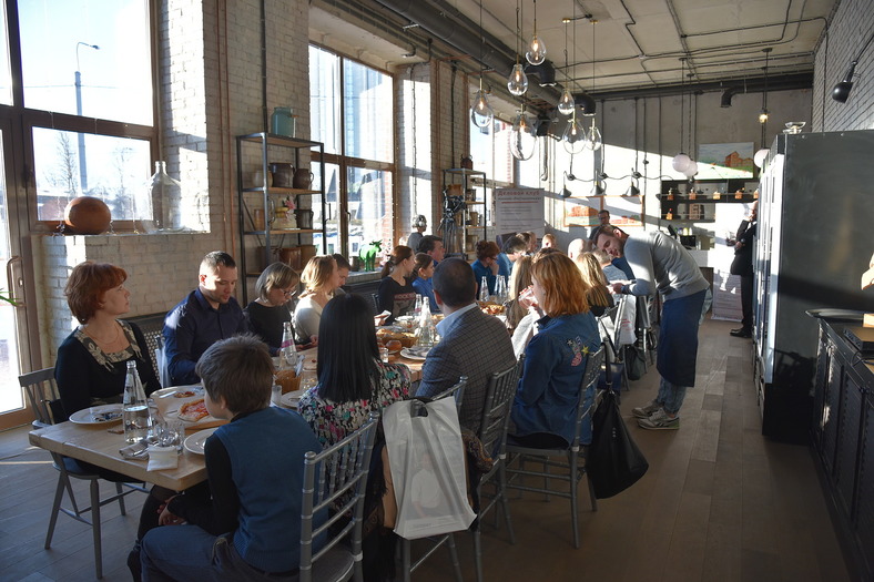 "Мои официанты — более профессиональные ребята, чем я, у них есть свои хитрости, они учились своему делу, они профессионалы"