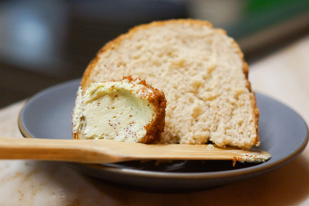 Мясо краба и домашний хлеб - из меню TWINS