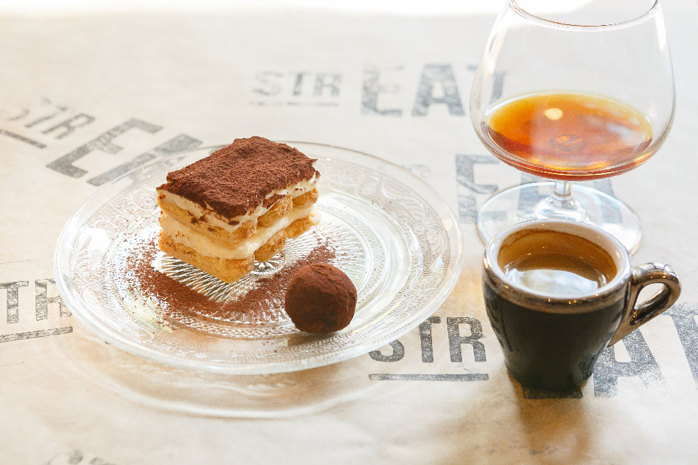 Cет Москва Париж & Blackstone Bar